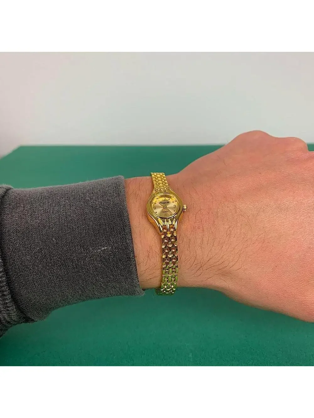 Cute gold round dainty stainless steel y2k 2000s style watch